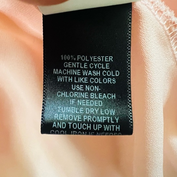 NWT Torrid Women's Flutter Sleeve Empire Blouse Blush Pink Size 1 - Picture 9 of 9